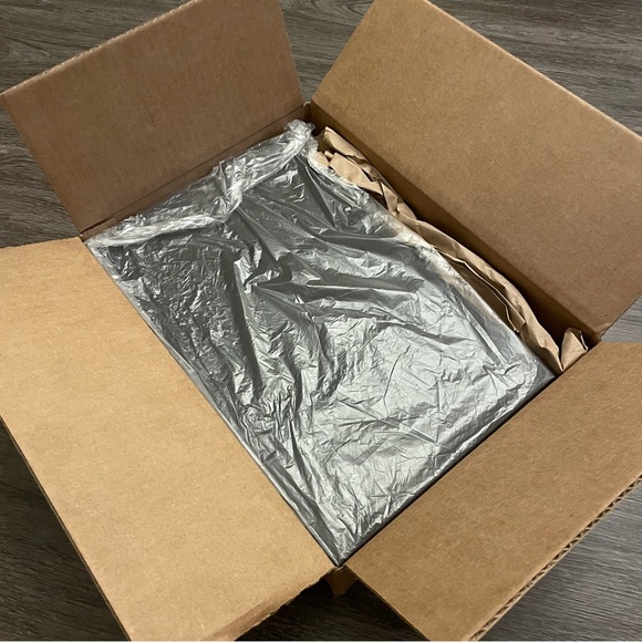 Brand New RARE Tesla Decanter With Stand - Picture 7 of 7